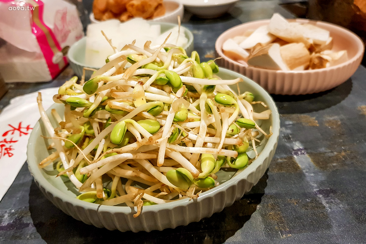 台北火鍋推薦【老撈麻辣鍋】商業午餐超划算一人440元湯頭食材優,黃仁勳愛店 - 第33張圖