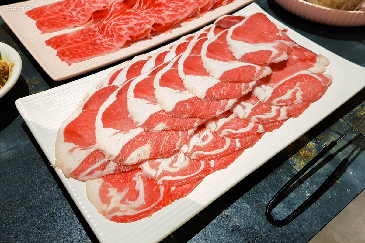 台北火鍋推薦【老撈麻辣鍋】商業午餐超划算一人440元湯頭食材優,黃仁勳愛店 - 第30張圖