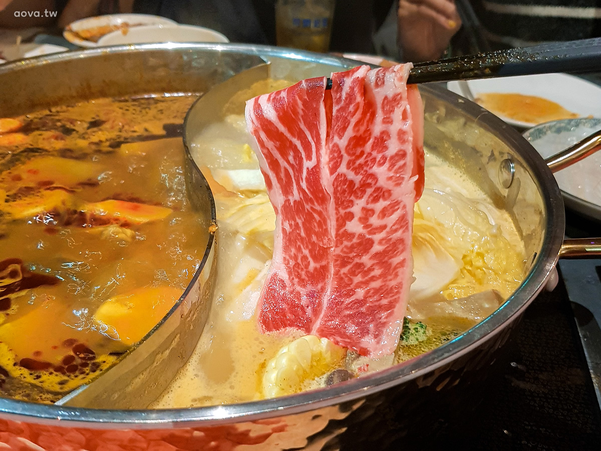 台北火鍋推薦【老撈麻辣鍋】商業午餐超划算一人440元湯頭食材優,黃仁勳愛店 - 第28張圖