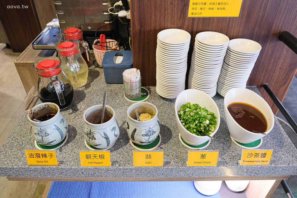 台北火鍋推薦【老撈麻辣鍋】商業午餐超划算一人440元湯頭食材優,黃仁勳愛店 - 第5張圖