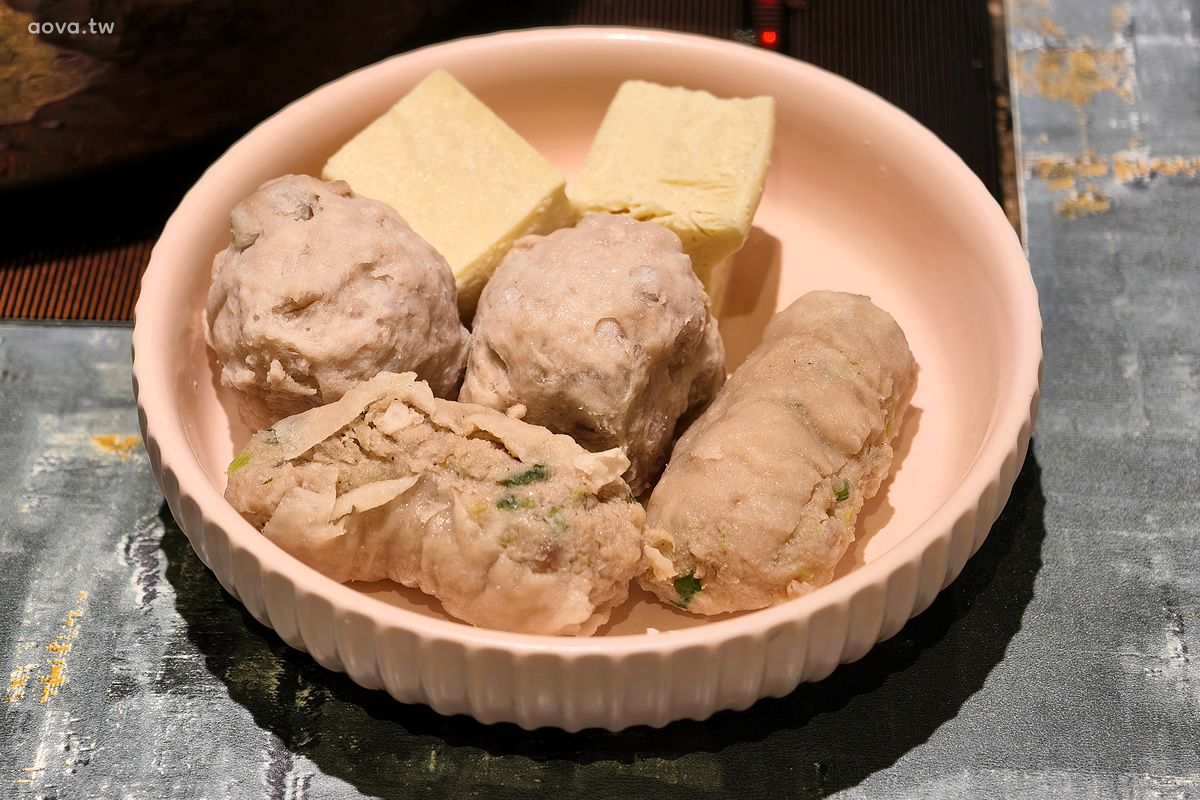 台北火鍋推薦【老撈麻辣鍋】商業午餐超划算一人440元湯頭食材優,黃仁勳愛店 - 第20張圖