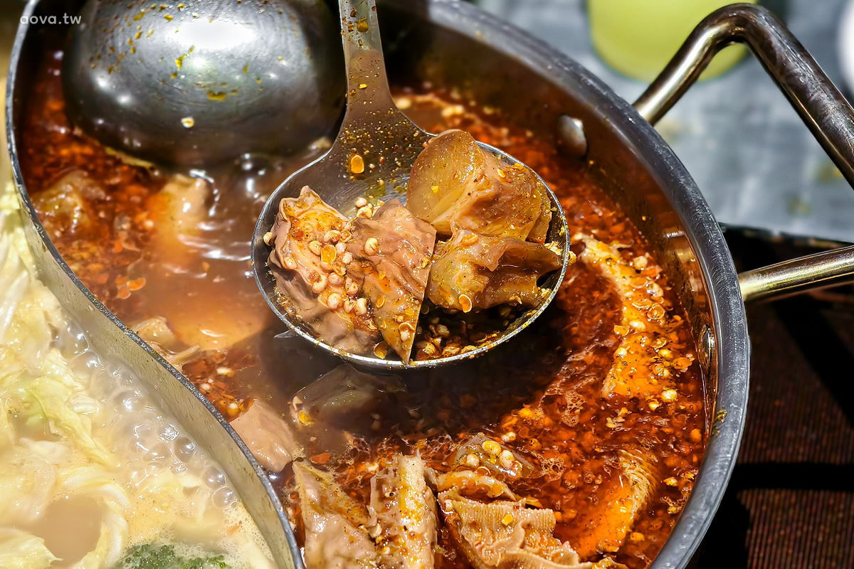 台北火鍋推薦【老撈麻辣鍋】商業午餐超划算一人440元湯頭食材優,黃仁勳愛店 - 第26張圖