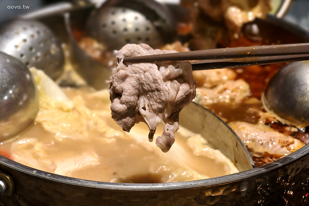 台北火鍋推薦【老撈麻辣鍋】商業午餐超划算一人440元湯頭食材優,黃仁勳愛店 - 第16張圖