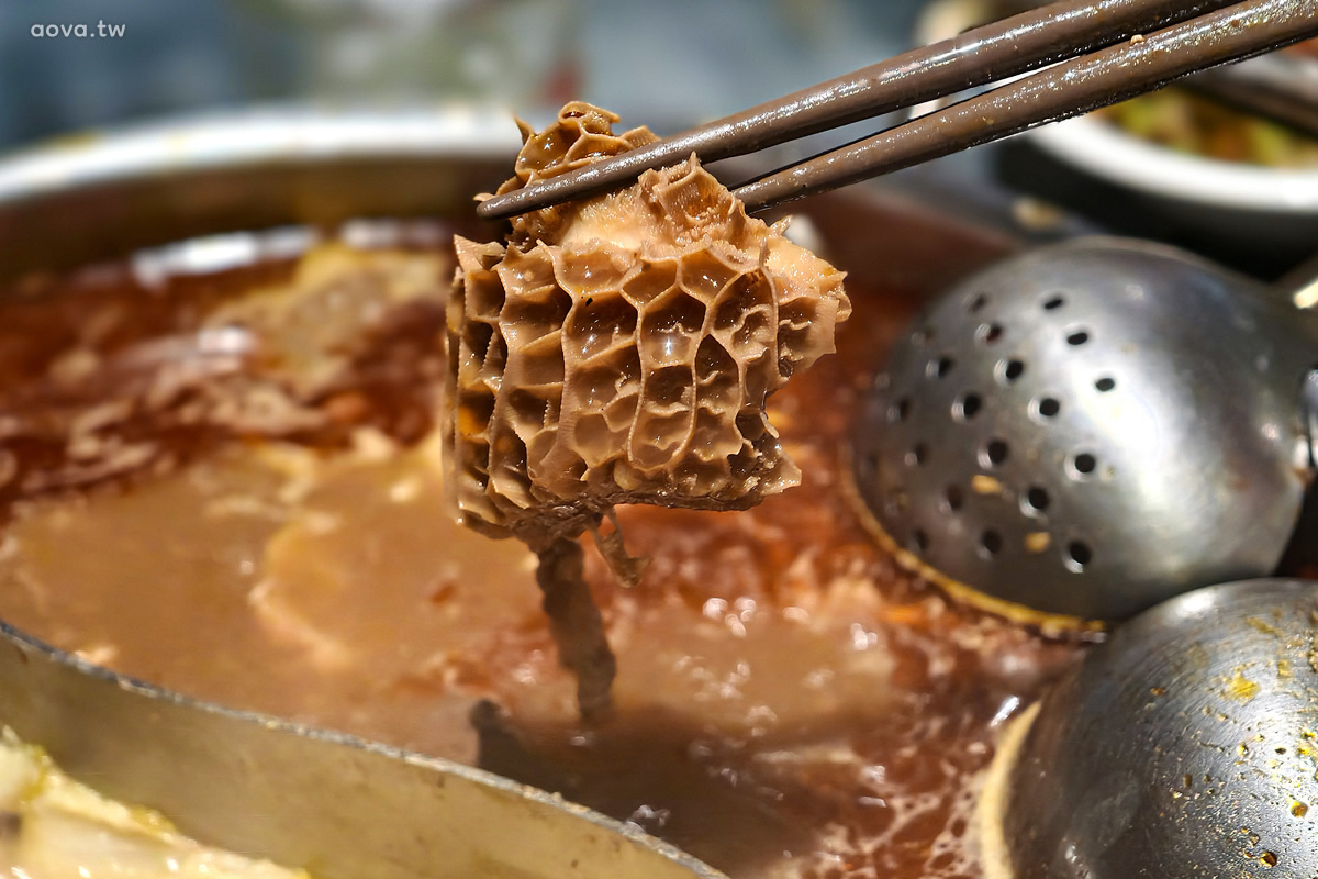 台北火鍋推薦【老撈麻辣鍋】商業午餐超划算一人440元湯頭食材優,黃仁勳愛店 - 第24張圖