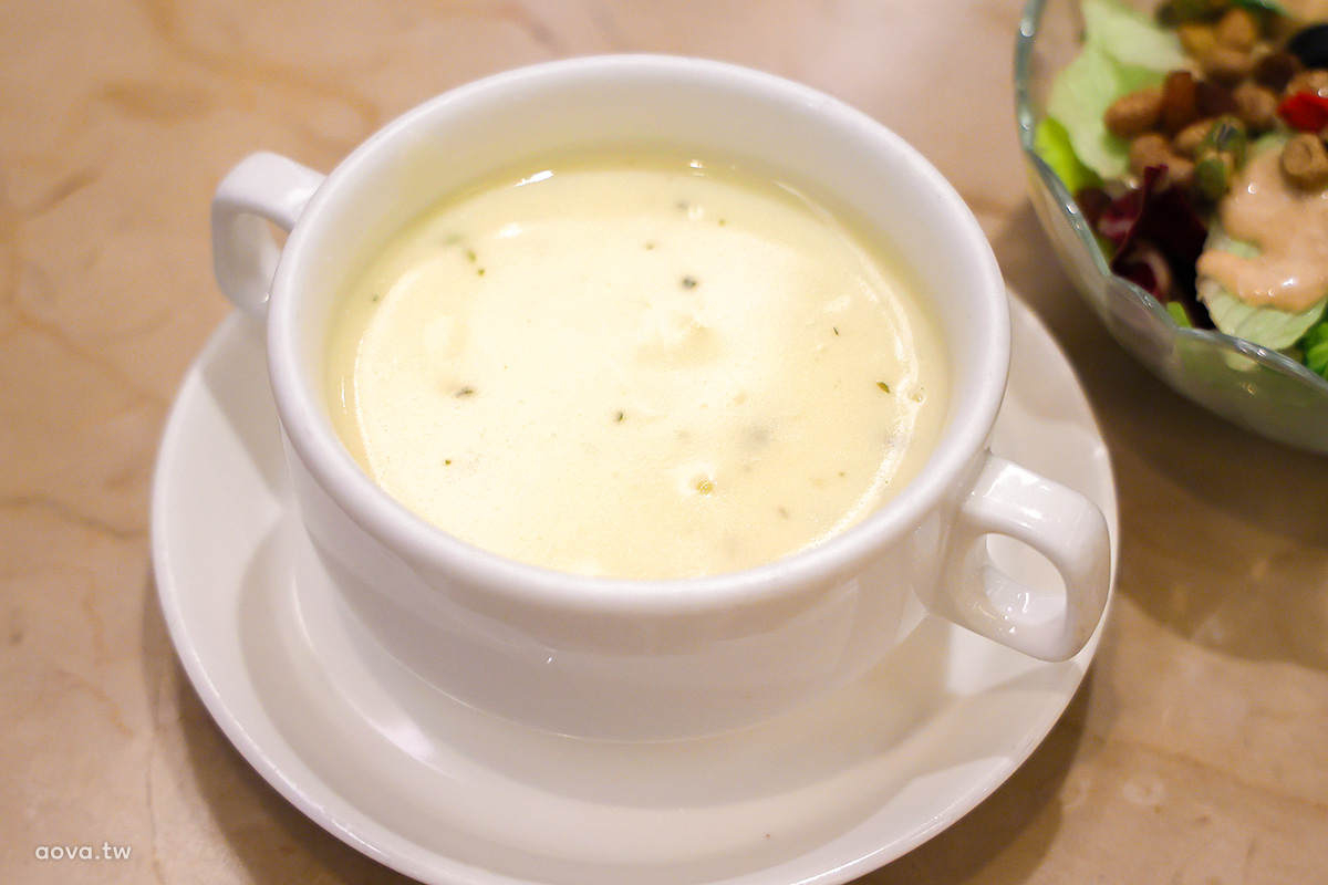 NEVERLAND Bakery Cafe｜台北南港義大利麵推薦，燉飯與甜點都好吃