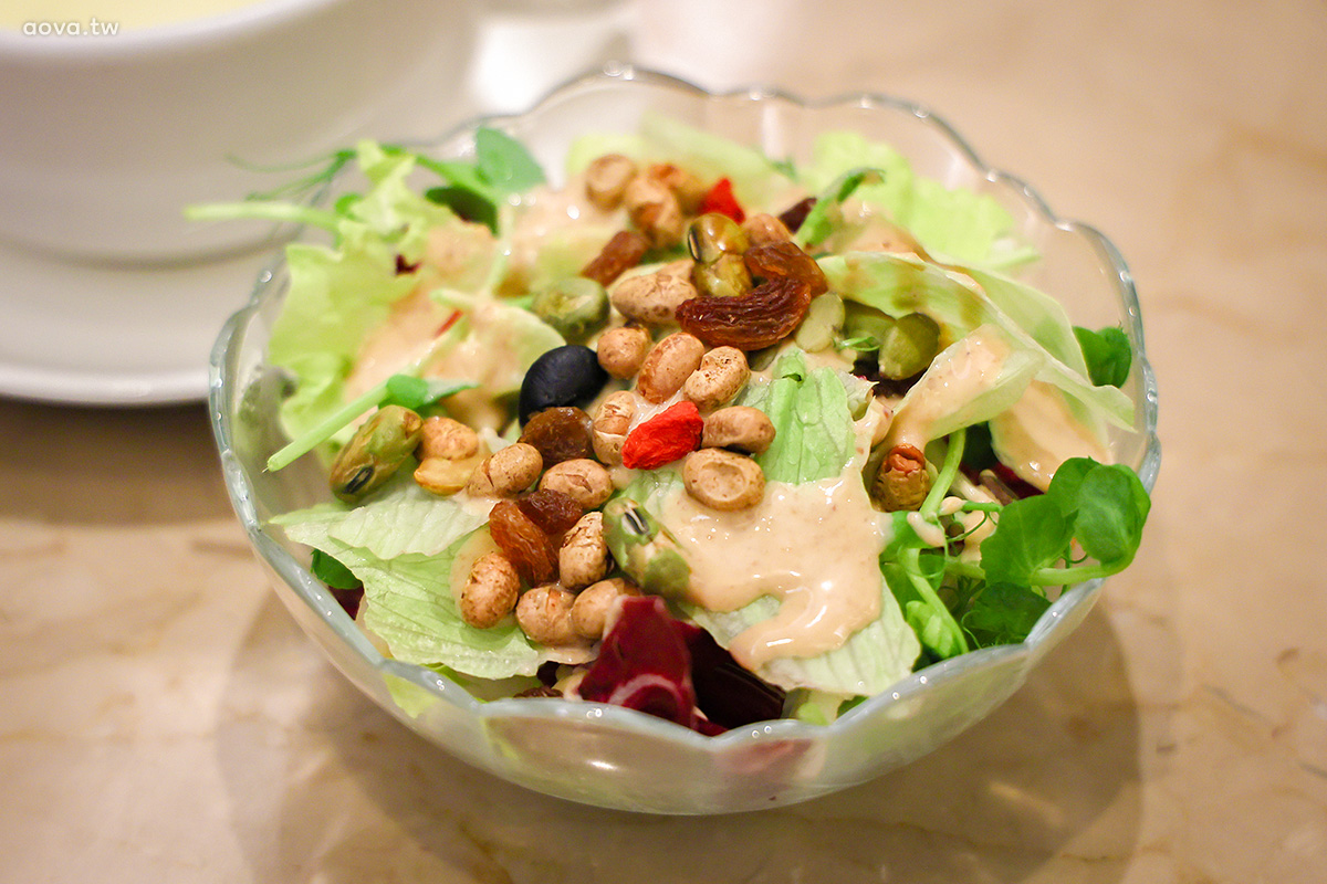 NEVERLAND Bakery Cafe｜台北南港義大利麵推薦，燉飯與甜點都好吃