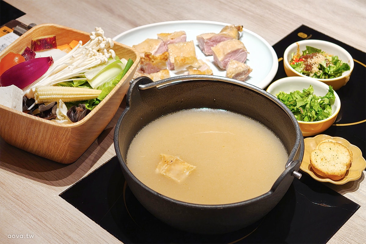 永和火鍋推薦【雞湯大叔】迷人松露雞湯與香煎雞腿排 - 第8張圖 雞湯大叔永和店香煎雞腿排鍋