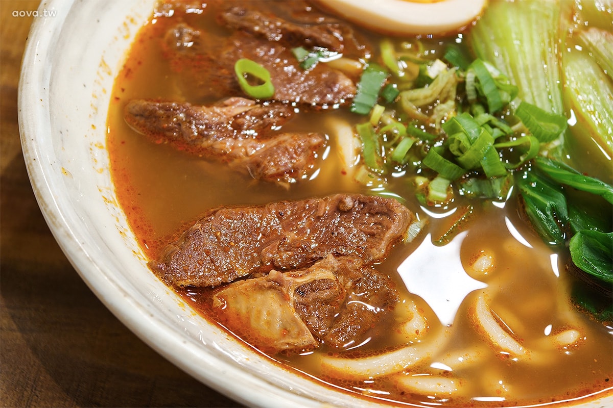 KCH牛肉麵|永和牛肉麵推薦,清香湯頭好吃Q彈麵條170元起 - 第8張圖 KCH牛肉麵|永和牛肉麵推薦,清香湯頭好吃Q彈麵條170元起